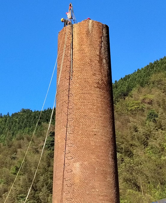 拆除煙囪:安全環(huán)保至上,技術(shù)與經(jīng)驗結(jié)合